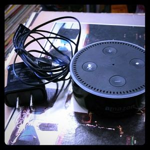 Amazon ECKO DOT WITH CHARGER